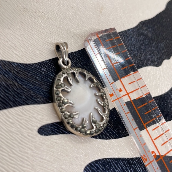 Pretty Mother of Pearl Oval Pendant Surrounded by Rhinestones Design - Picture 5 of 7